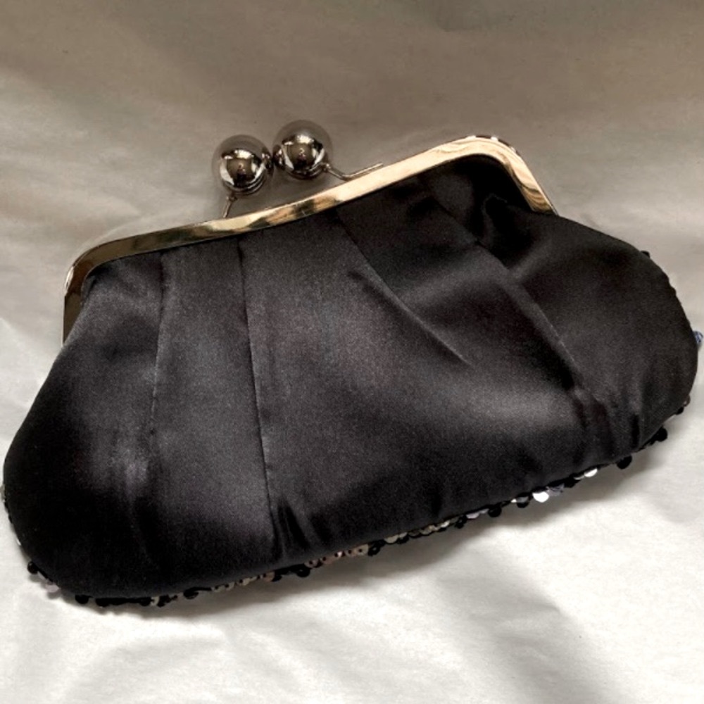 Vintage Black and Silver Sequin Bag with Chain Strap - Picture 3 of 14